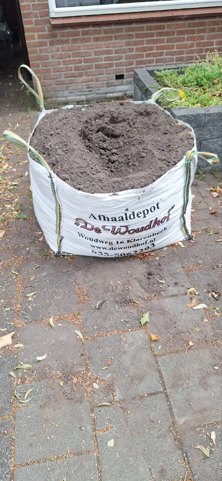 1/2 kuub zwart zand in big bag, direct af te halen, Ophalen, Gebruikt, Ophoogzand