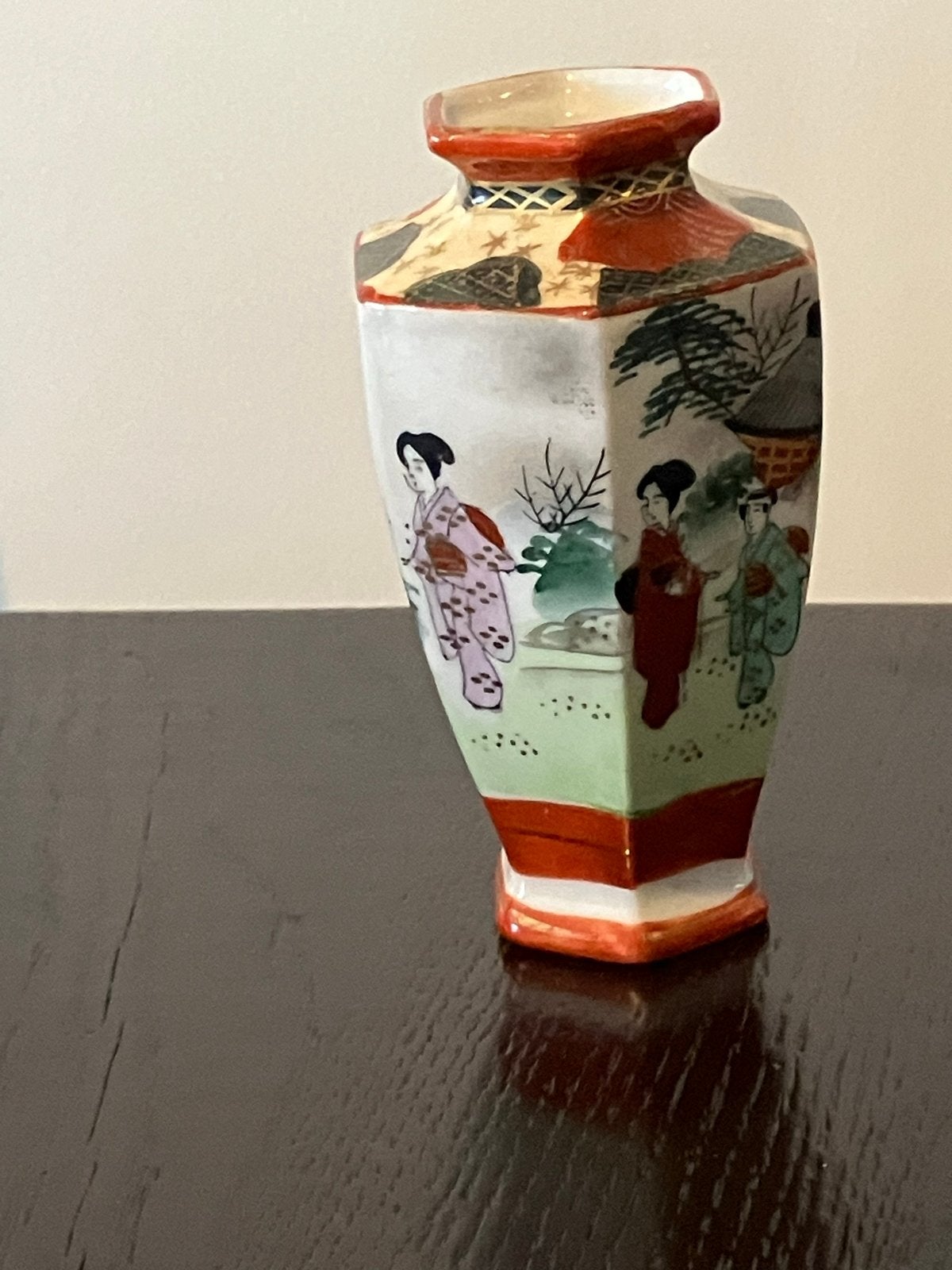 Antieke Japanse Satsuma Vaasje met Geisha Decoratie, Ophalen