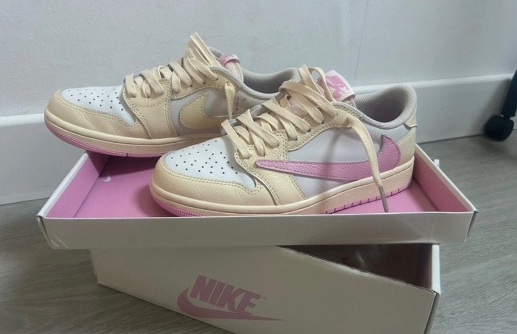 Nike Travis Scott maat 38, Ophalen of Verzenden, Zo goed als nieuw, Sneakers of Gympen