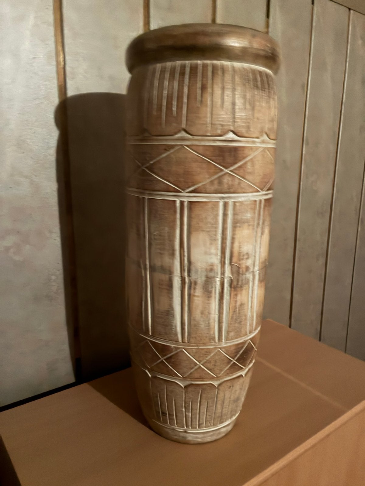 Decoratieve houten vaas met unieke gravures, Antiek en Kunst, Ophalen
