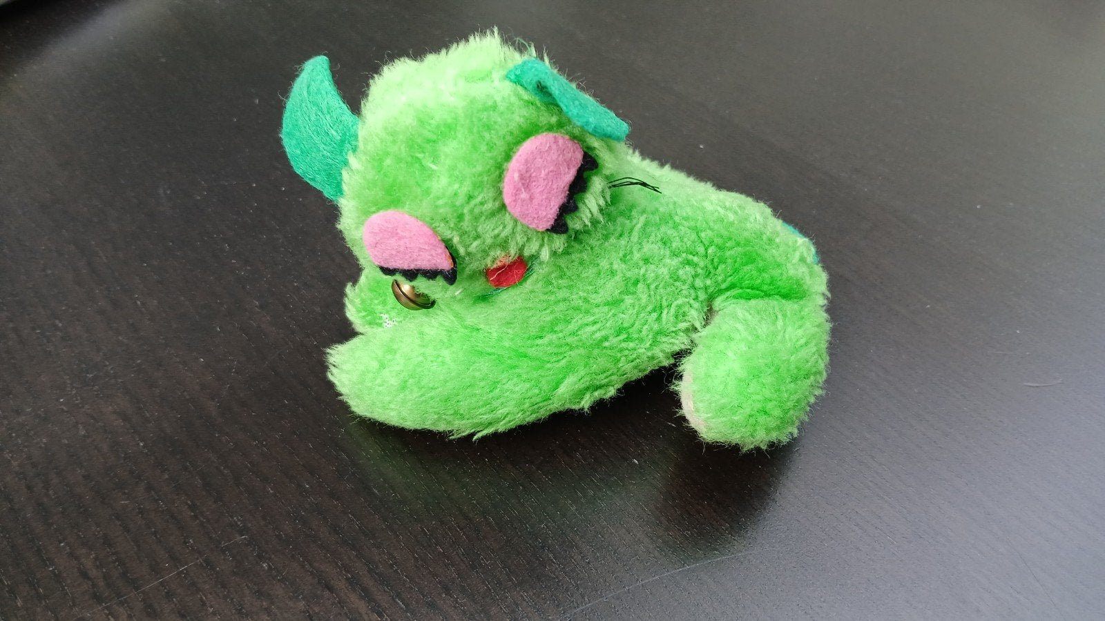 Vintage knuffel groene kat, Kinderen en Baby's, Met geluid, Ophalen of Verzenden, Kat, Klein (minder dan 20 cm)