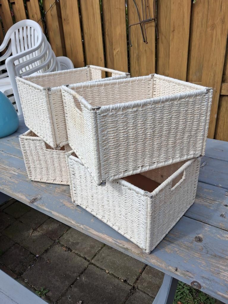 4 nette rieten mandjes  zie omschrijving, Huis en Inrichting, Ophalen, Zo goed als nieuw, Rechthoekig, Riet