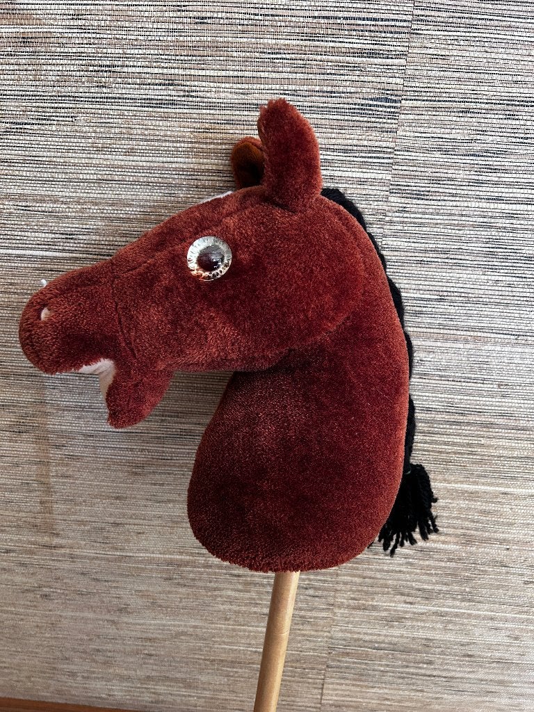 Hobbyhorse bruin van Pippoos, Ophalen of Verzenden, Zo goed als nieuw