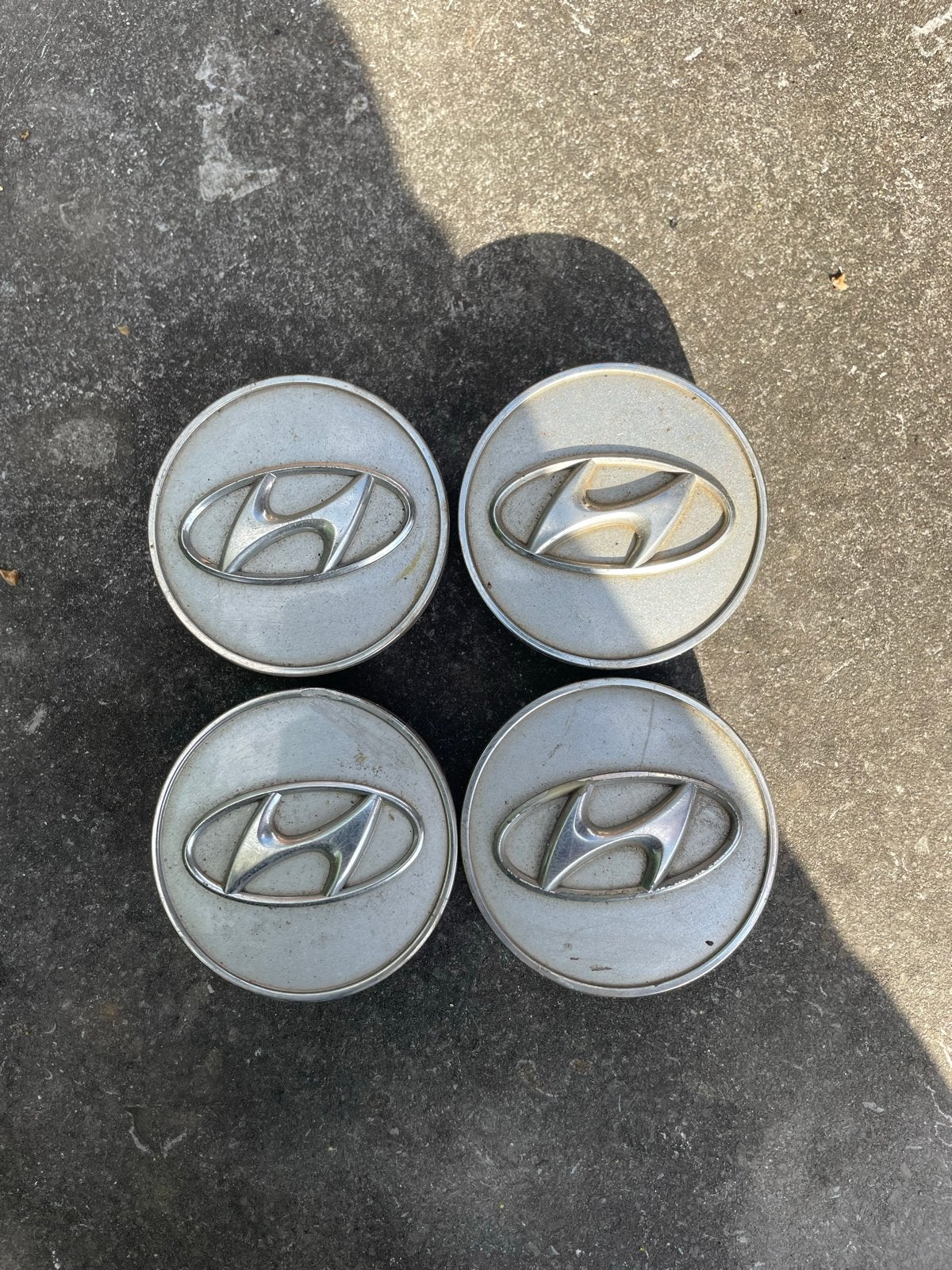 Originele Hyundai 60 mm naafdoppen zilvergrijs (set van 4), Ophalen of Verzenden, Gebruikt