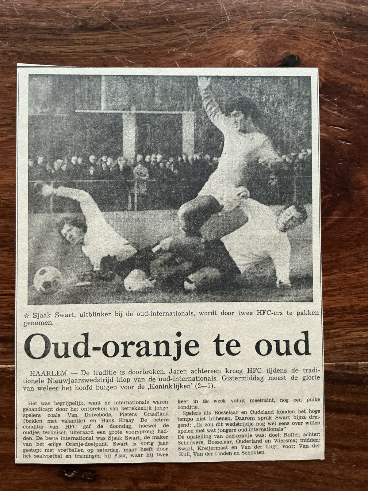 Voetbal krantenartikel HFC Haarlem Oud Oranje 2-1 jan. 1976, Ophalen of Verzenden, Knipsel(s)