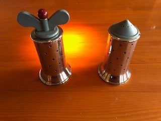 ALESSI peper en zoutstel Ontwerp van Michael Graves, Huis en Inrichting, Keuken | Keukenbenodigdheden, Overige typen, Zilver, Ophalen of Verzenden
