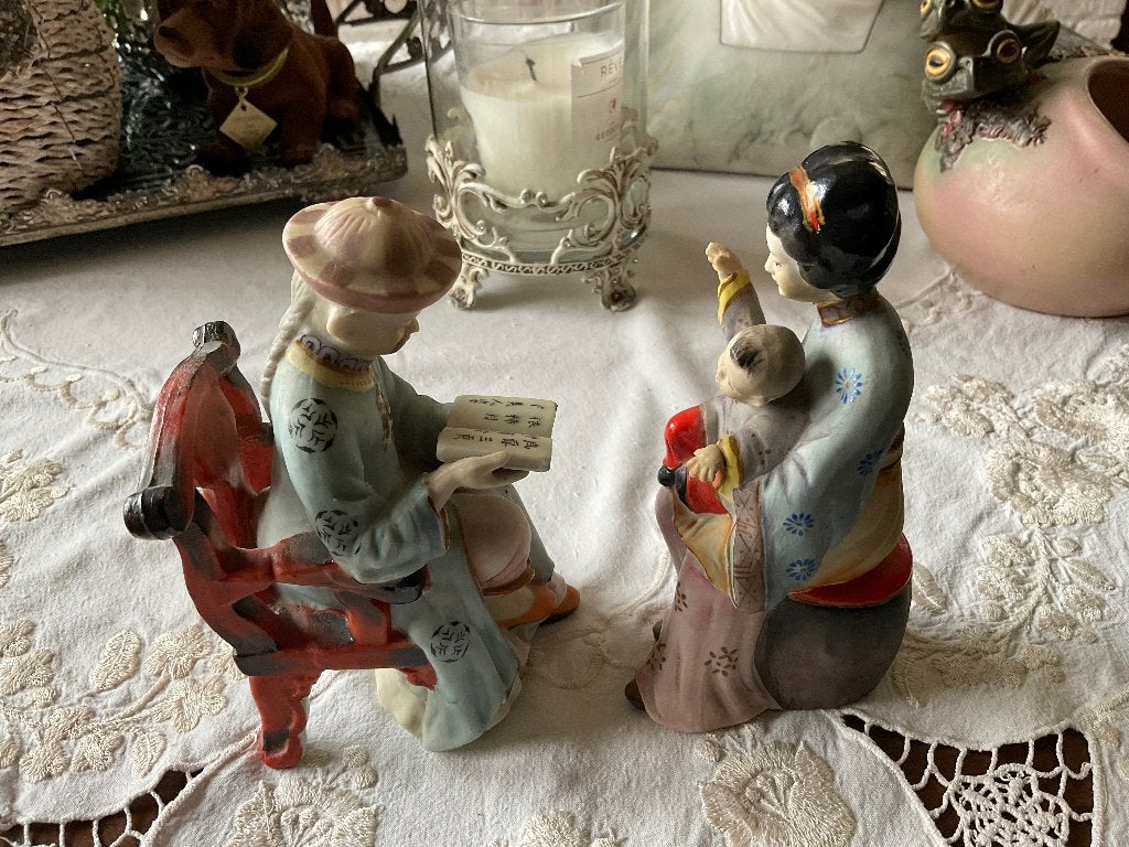 Oude beelden Chinees koppel met kindje, Antiek en Kunst, Antiek | Porselein, Ophalen of Verzenden