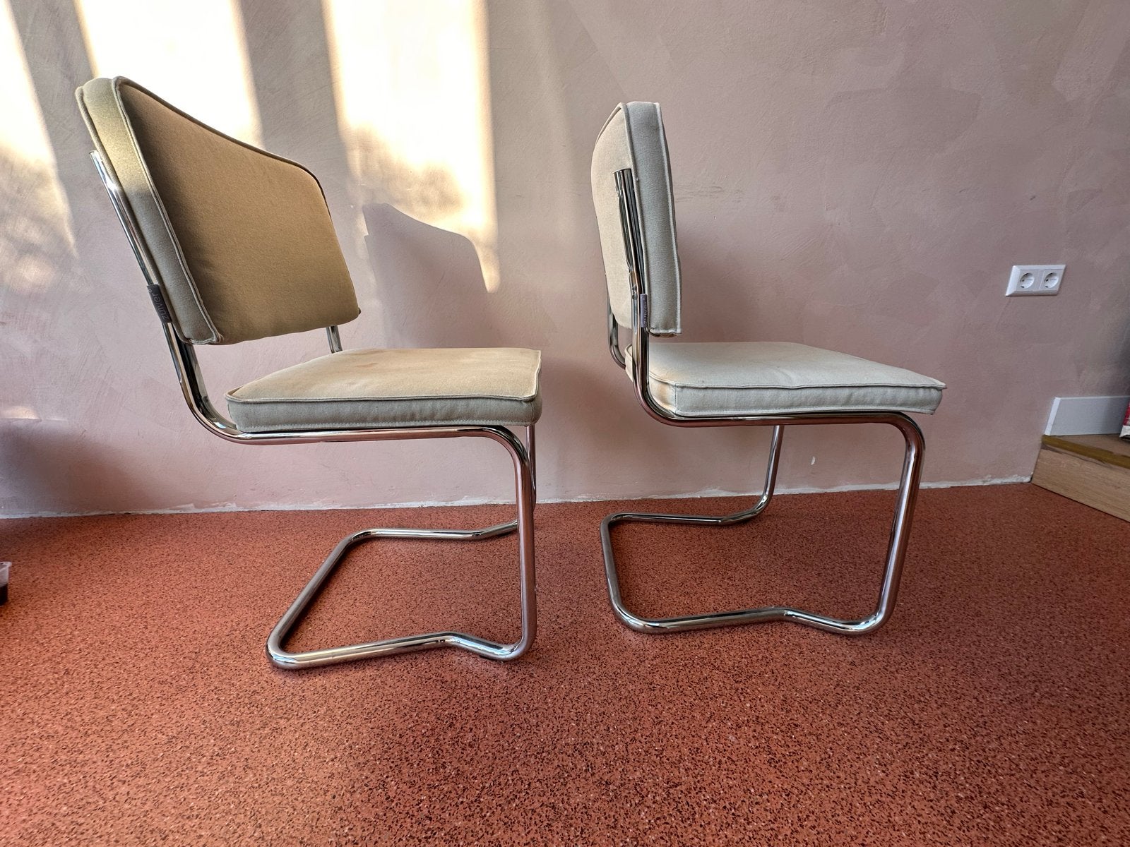2 Zuiver stoelen met gebruikssporen, Ophalen, Gebruikt, Twee, Overige kleuren