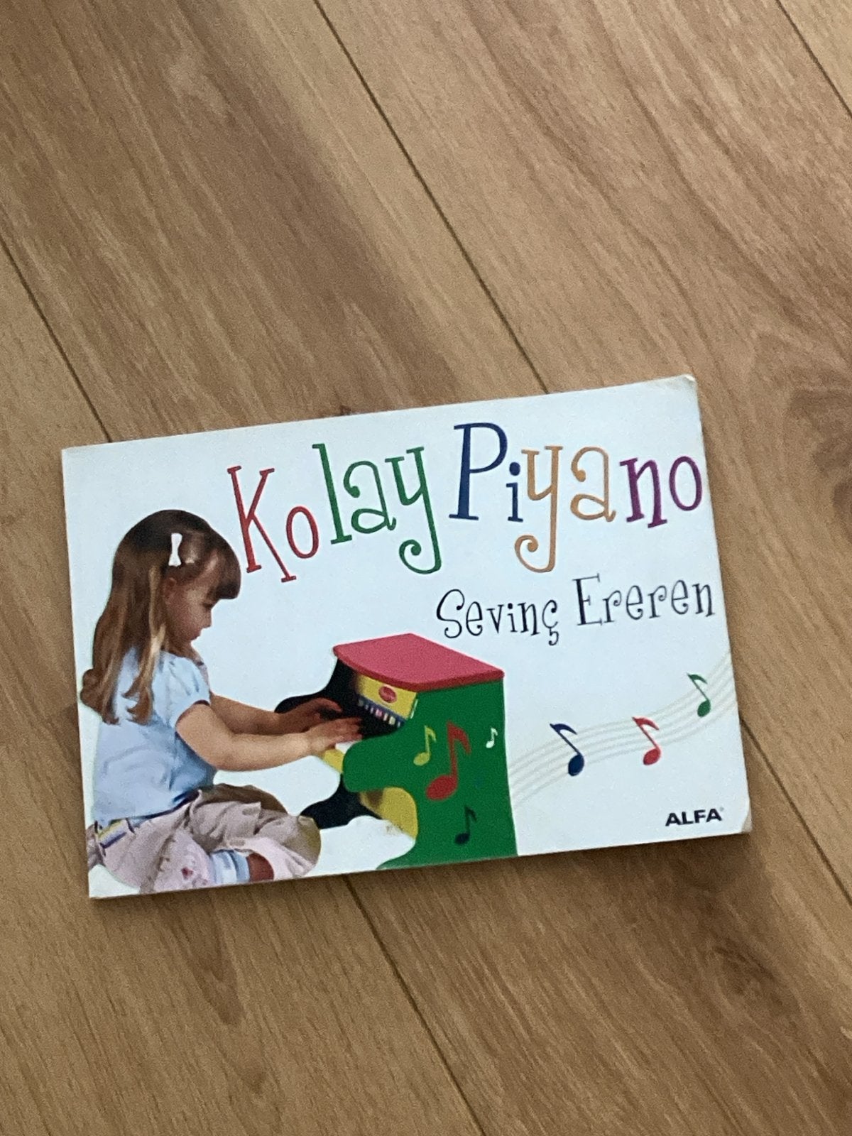 Kolay Piyano - Sevinç Ereren (Pianoboek), Muziek en Instrumenten, Piano's, Gebruikt, Overige typen, Overige kleuren, Ophalen of Verzenden