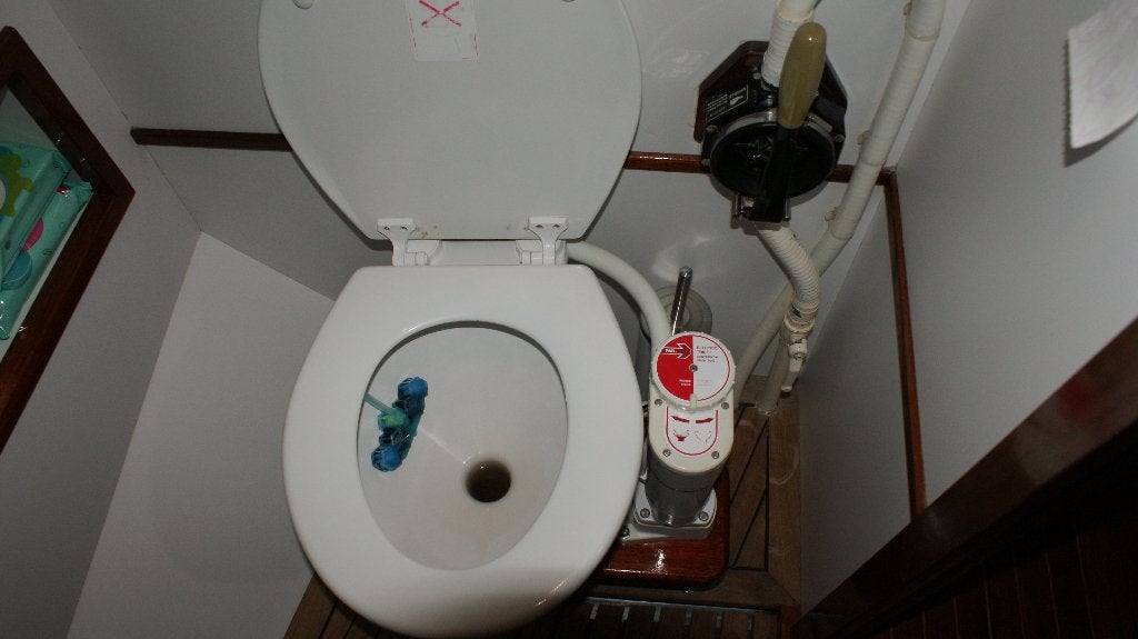 PAR boot toilet  elekttrisch 24 volt, Ophalen, Zo goed als nieuw, Kombuis en Sanitair