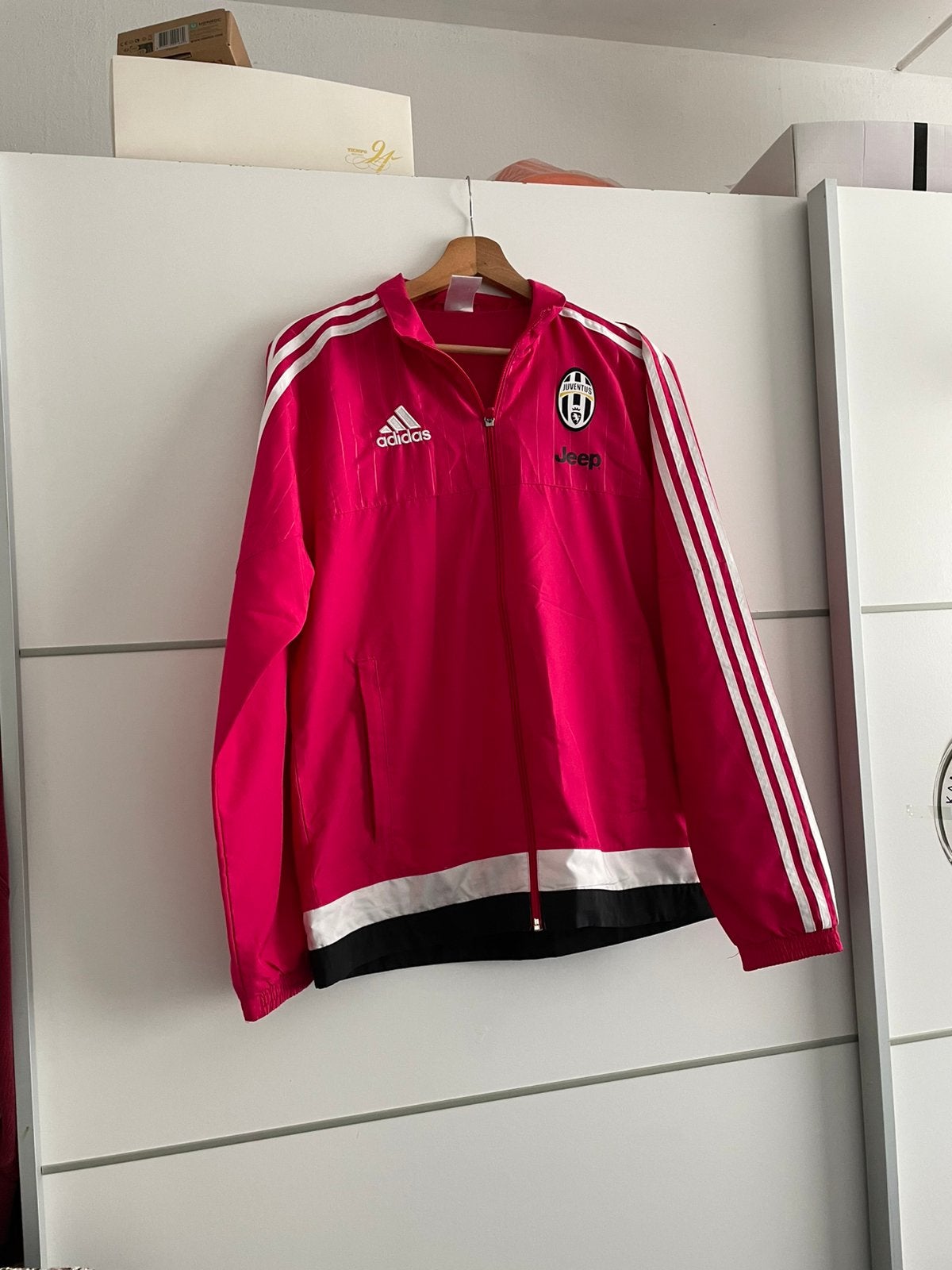 Adidas Juventus Trainingsjack Roze Maat M, Ophalen of Verzenden, Zo goed als nieuw, Maat 38/40 (M), Roze
