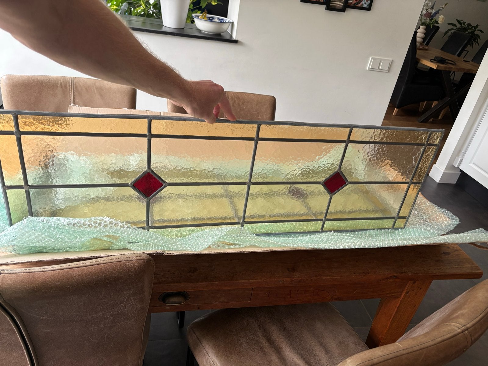 2x Glas in lood raam met rode accenten 106x33 cm, Ophalen, Gevelraam of Ruit, Gebruikt, 80 tot 120 cm
