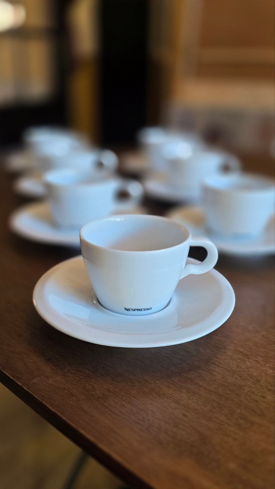 Nespresso koffie/cappuccino kopjes met schotels - Set van 7, Huis en Inrichting, Overige merken, Keramiek, Ophalen of Verzenden