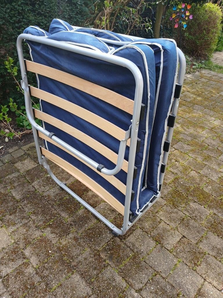 Opklapbed - ruimtebesparend en comfortabel 80 * 200 cm, Huis en Inrichting, Ophalen, Eenpersoons, Blauw, Zo goed als nieuw