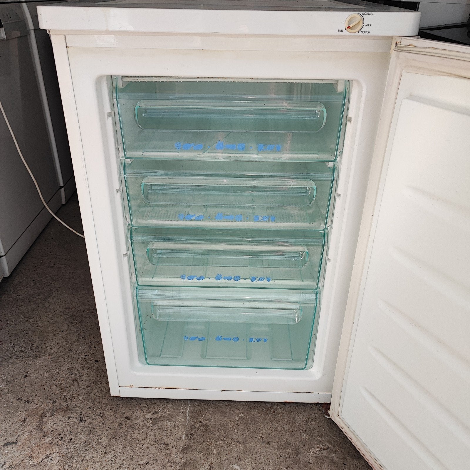 Compacte vriezer - 85L inhoud met 4 laden, Witgoed en Apparatuur, Koelkasten en IJskasten, Gebruikt, 75 tot 100 liter, Met aparte vriezer