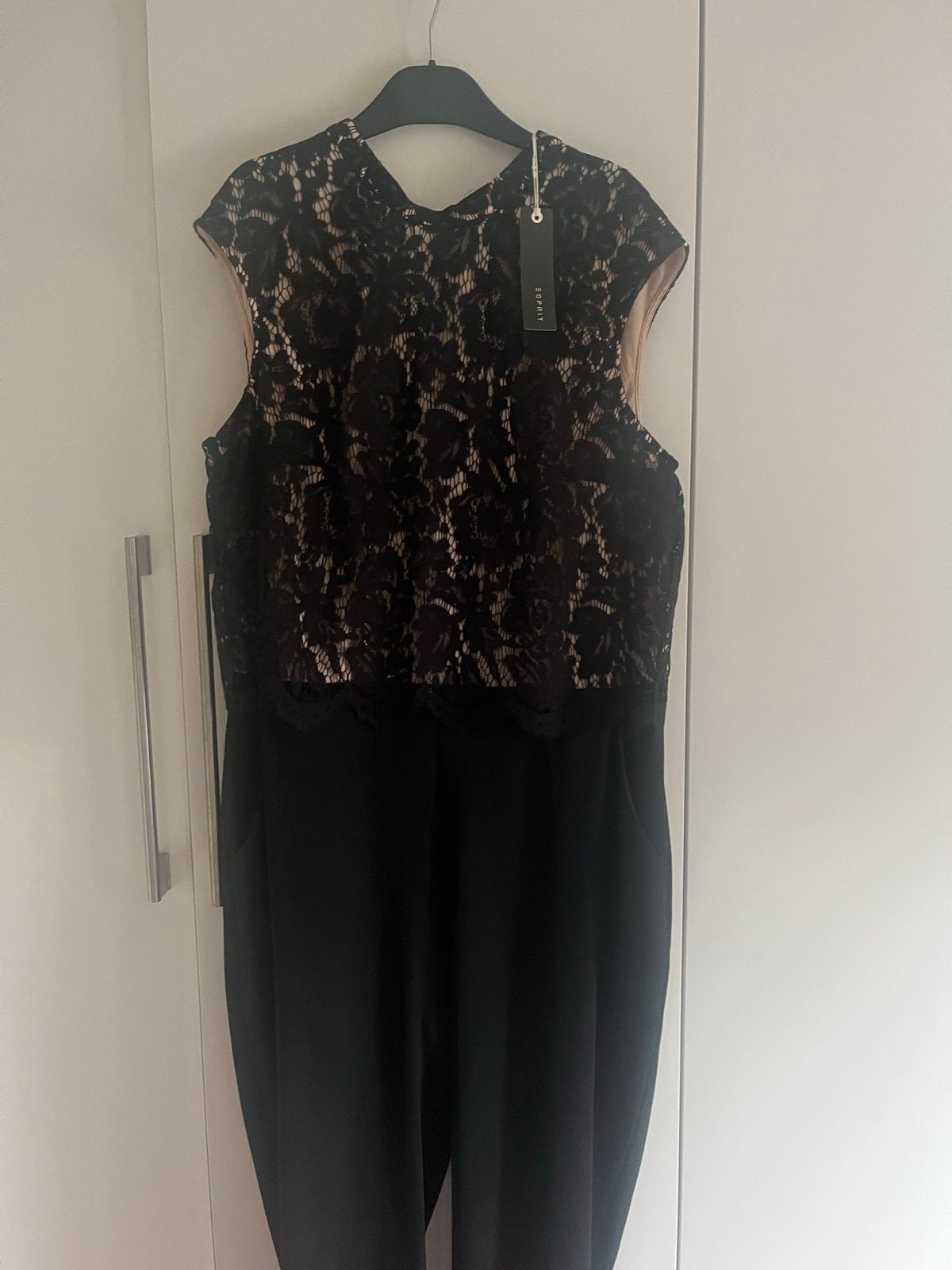Esprit jumpsuit met kant - Nieuw met kaartjes, Ophalen of Verzenden, Nieuw, Maat 42/44 (L), Zwart