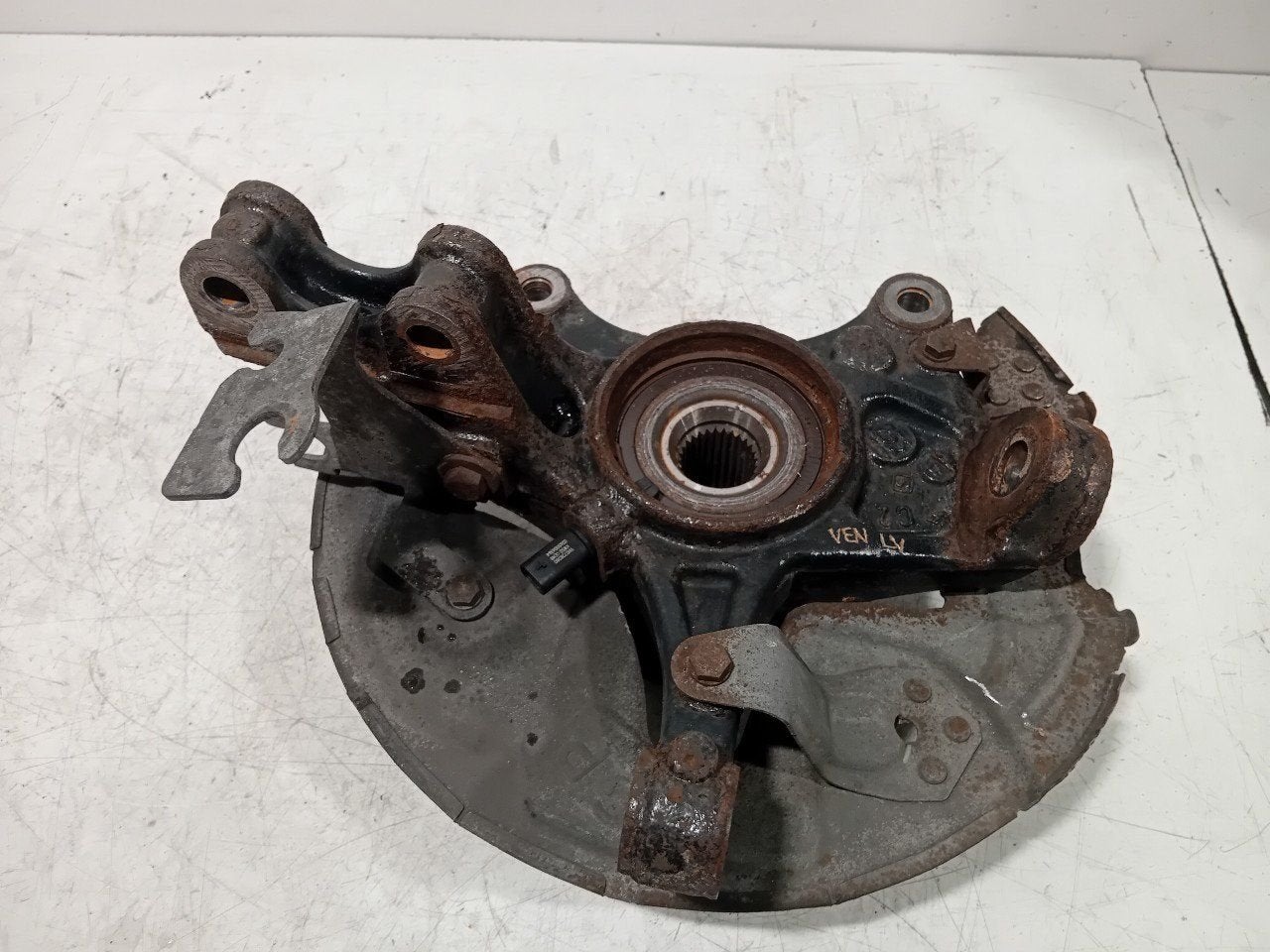 Wielnaaf links voor Peugeot 3008, Onderdelen@venauto.nl, Van der Ven Autorecycling B.V., Gebruikt, Ettenseweg 76, 4706 PB Roosendaal, The Netherlands