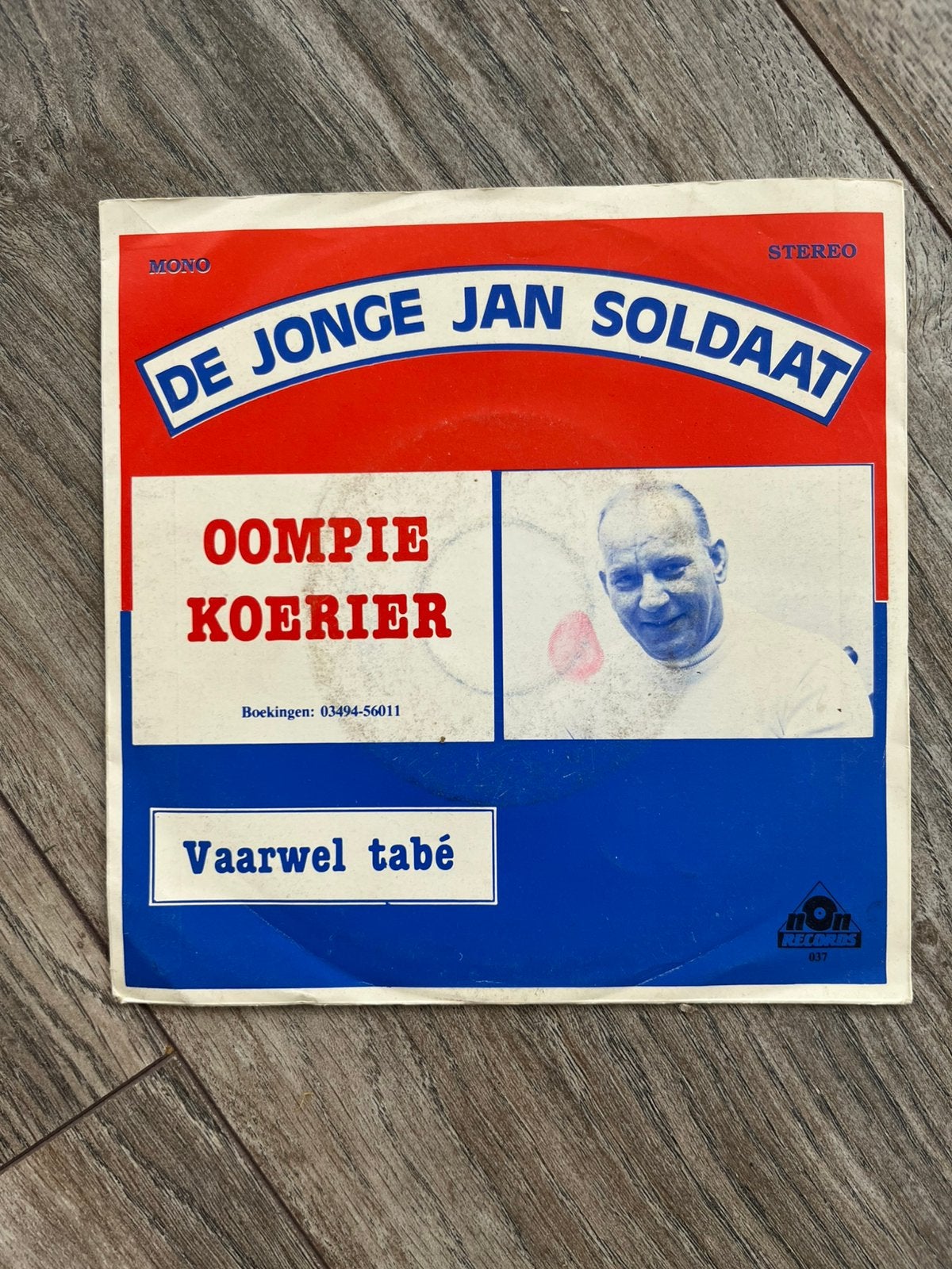 Oompie Koerier - de jonge jan soldaat, Ophalen of Verzenden, Zo goed als nieuw, Overige formaten, Levenslied of Smartlap