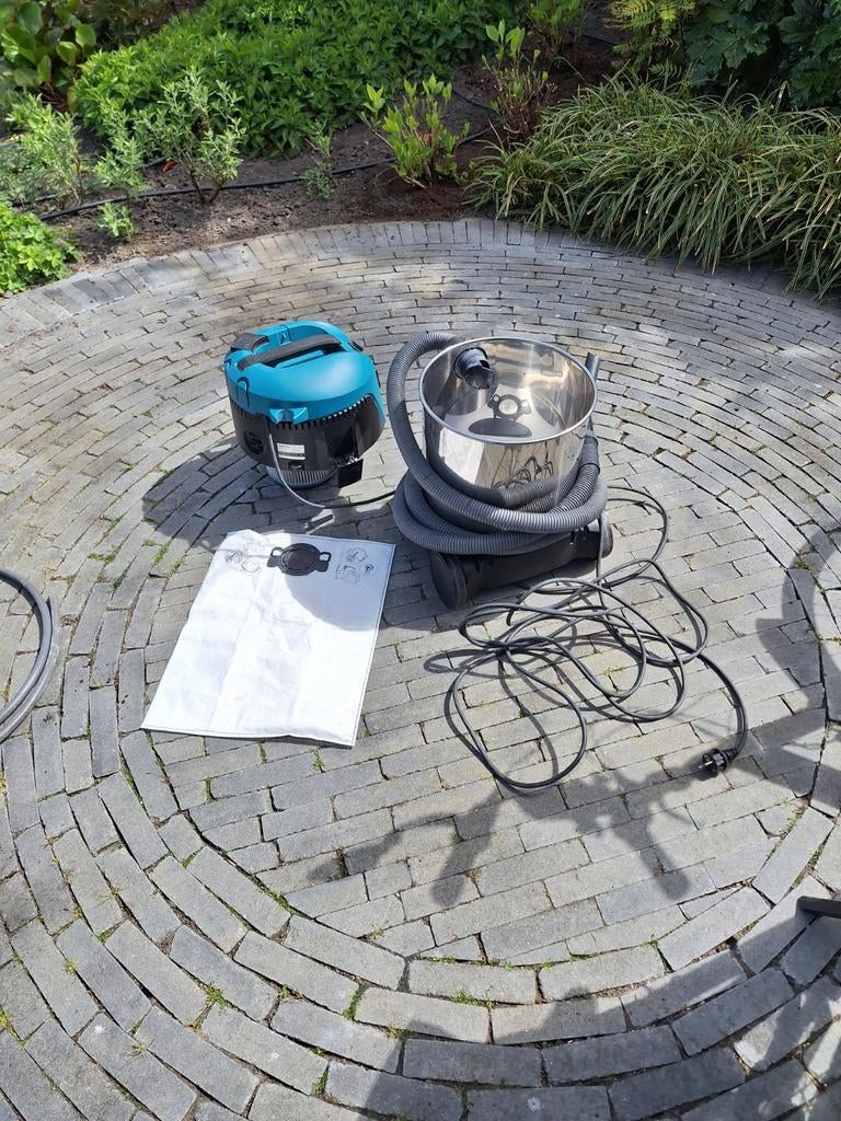 Makita VC3011L bouw- en waterstofzuiger met stopcontact, Witgoed en Apparatuur, Stofzuigers, Stofzak, Verzenden, Zo goed als nieuw