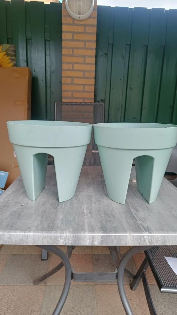 2 Elho balkonbloempotten - Lichtgroen, Kunststof, Gebruikt, Minder dan 40 cm, Overige vormen