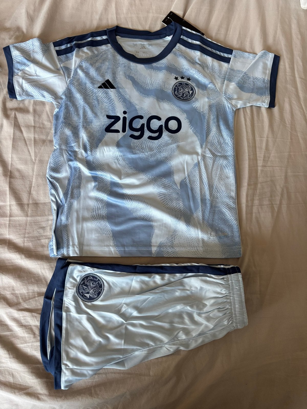 Ajax setje seizoen 2026/2027 kids maat 122, Kinderen en Baby's, Kinderkleding | Maat 122, Ophalen of Verzenden, Nieuw, Jongen of Meisje
