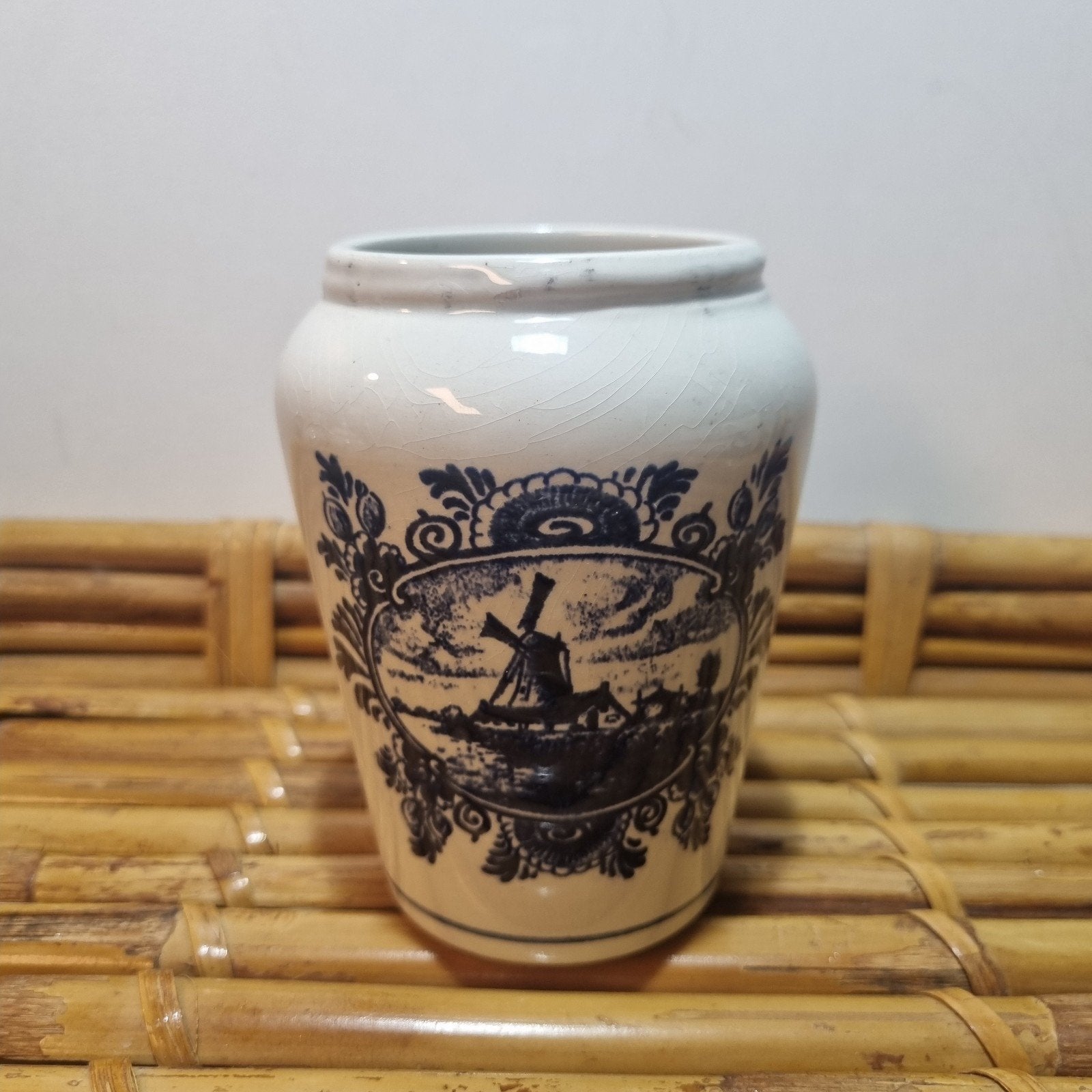 Delfts Blauw Handgeschilderd Vaasje met Molen, Ophalen of Verzenden