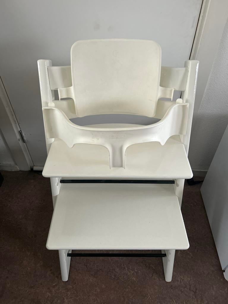Witte Meegroeistoel - In goede staat Stokke tripp trap, Ophalen of Verzenden, Zo goed als nieuw, Meegroeistoel, Gordel(s)