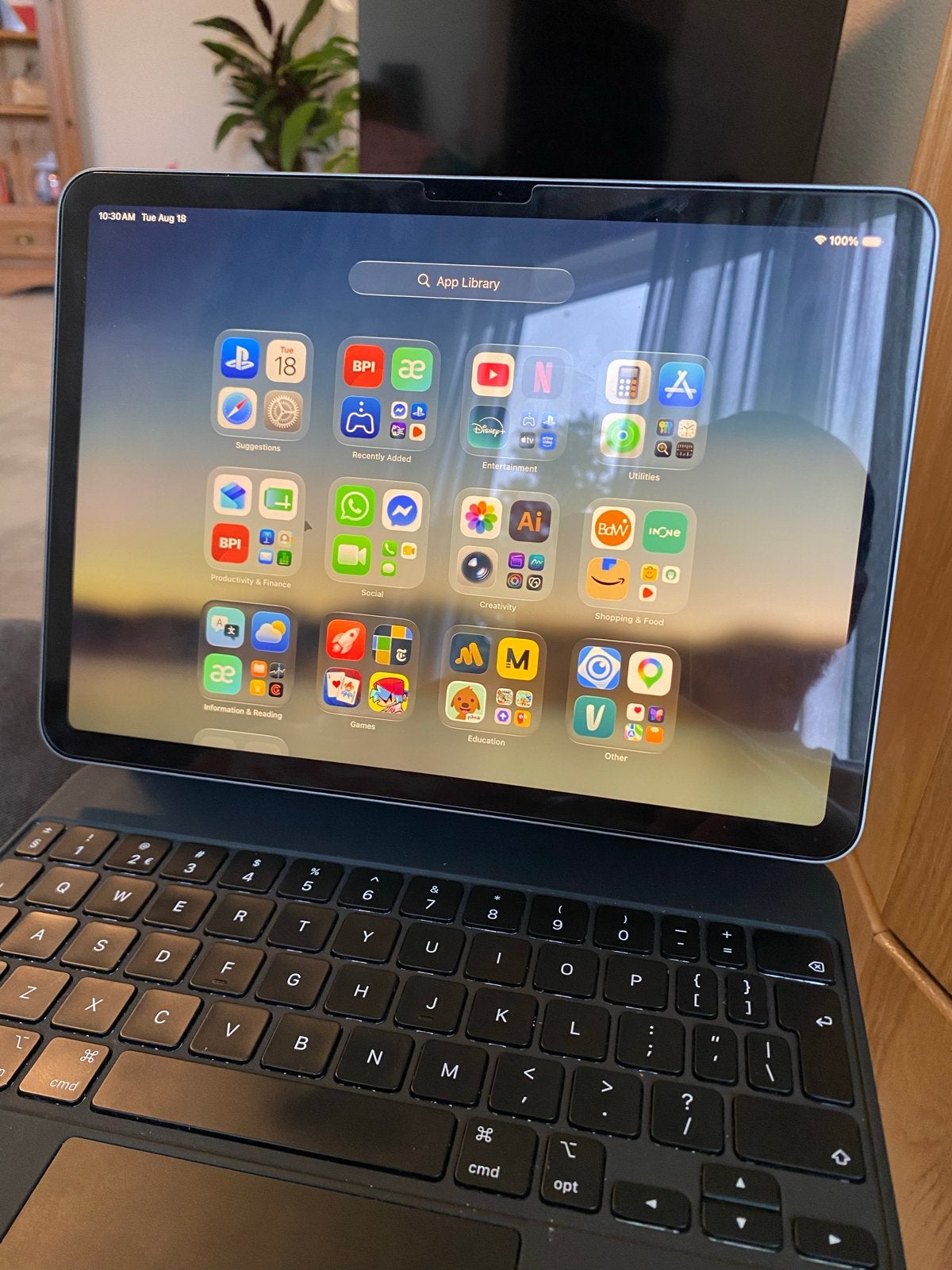 iPad Air M3 128GB met Apple Magic Keyboard A2261, Apple iPad Air, 11 inch, Ophalen of Verzenden, Zo goed als nieuw