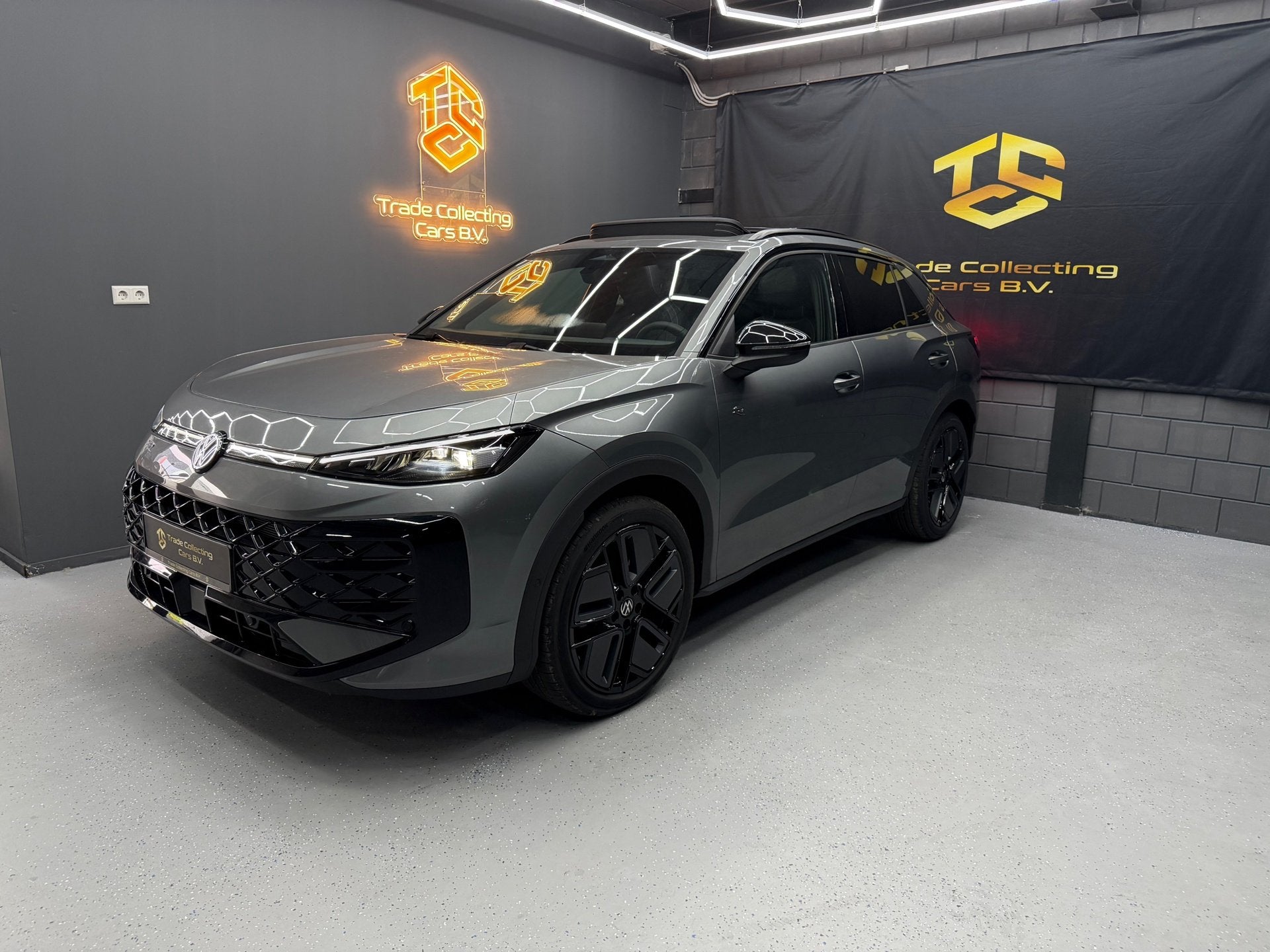 Foto 40 van Volkswagen T-ROC 1.5 eTsi R-Line First Edition Pano-IQ-KEYLE