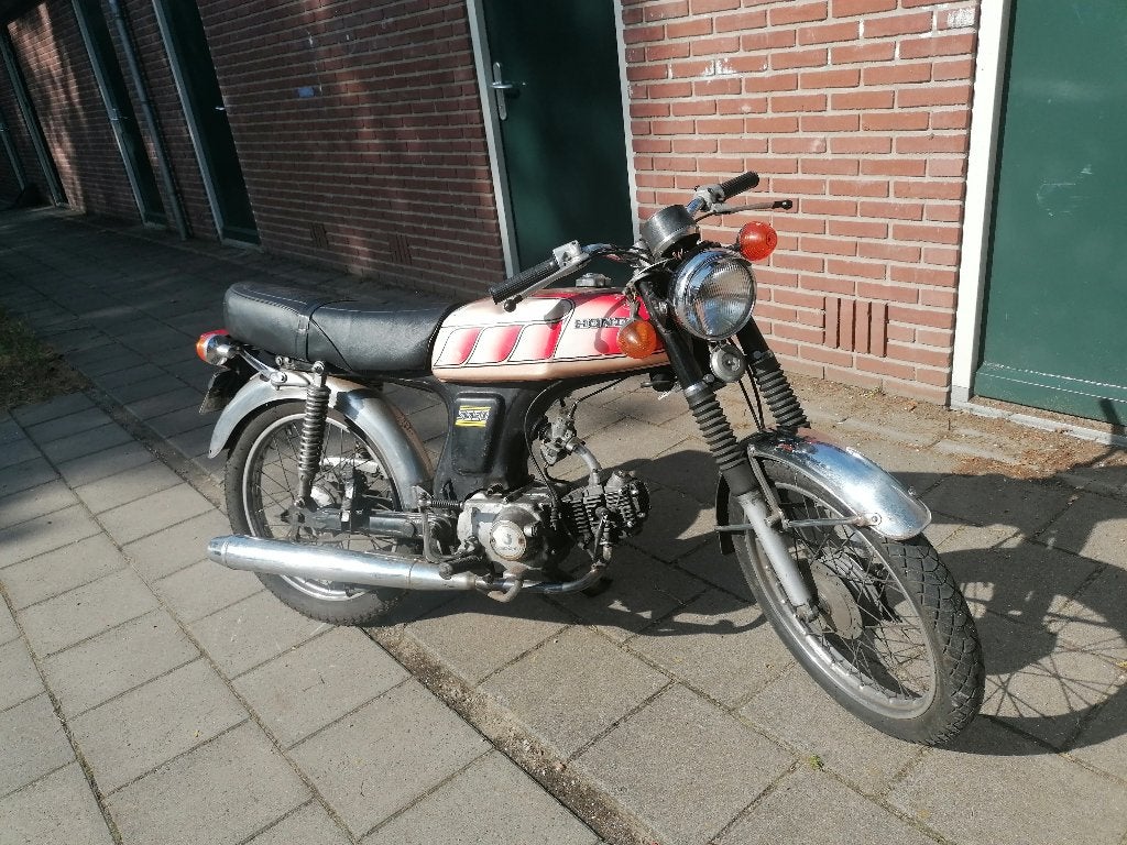Honda SS50 jubileumtank 1977, Maximaal 45 km/u, 49 cc, 4 versnellingen, Ophalen