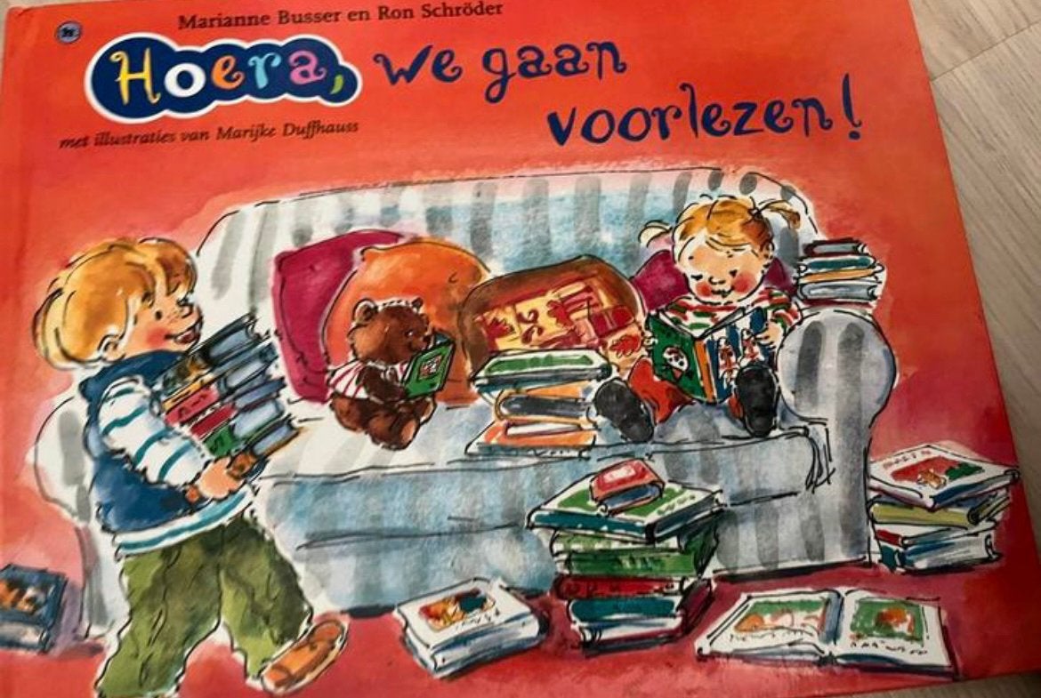Hoera, we gaan voorlezen! - Marianne Busser & Ron Schröder, Ophalen of Verzenden, Gelezen