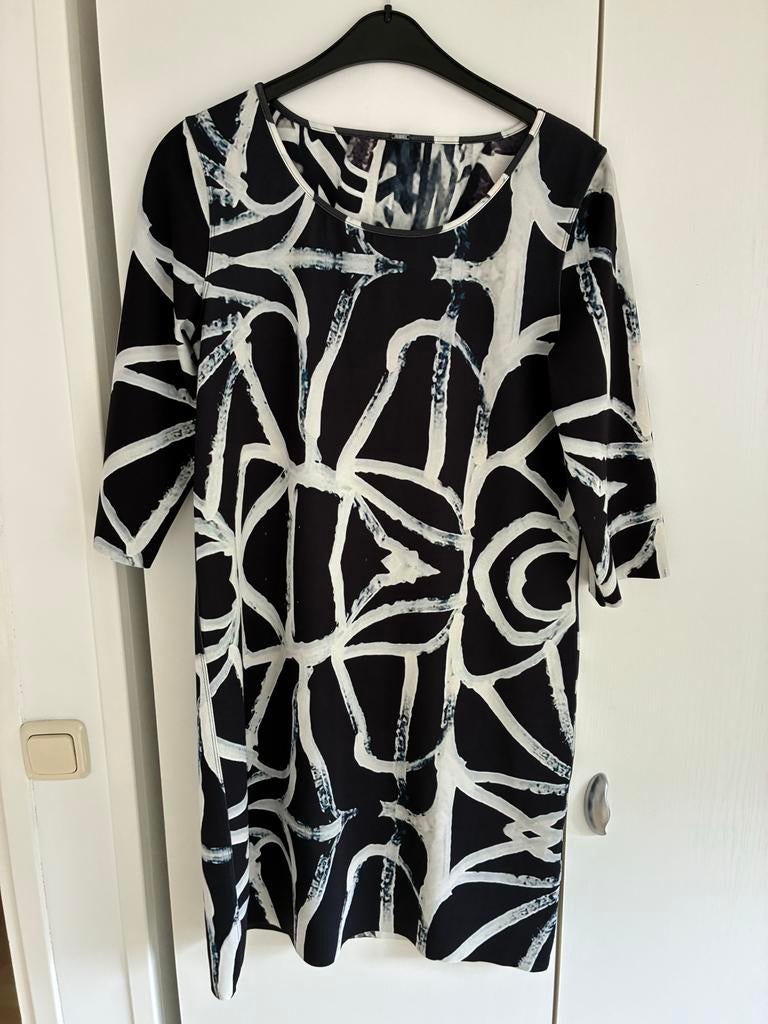 Lizzy & Coco jurk met abstracte print, maat L, als nieuw, Kleding | Dames, Jurken, Zwart, Maat 42/44 (L), Ophalen of Verzenden