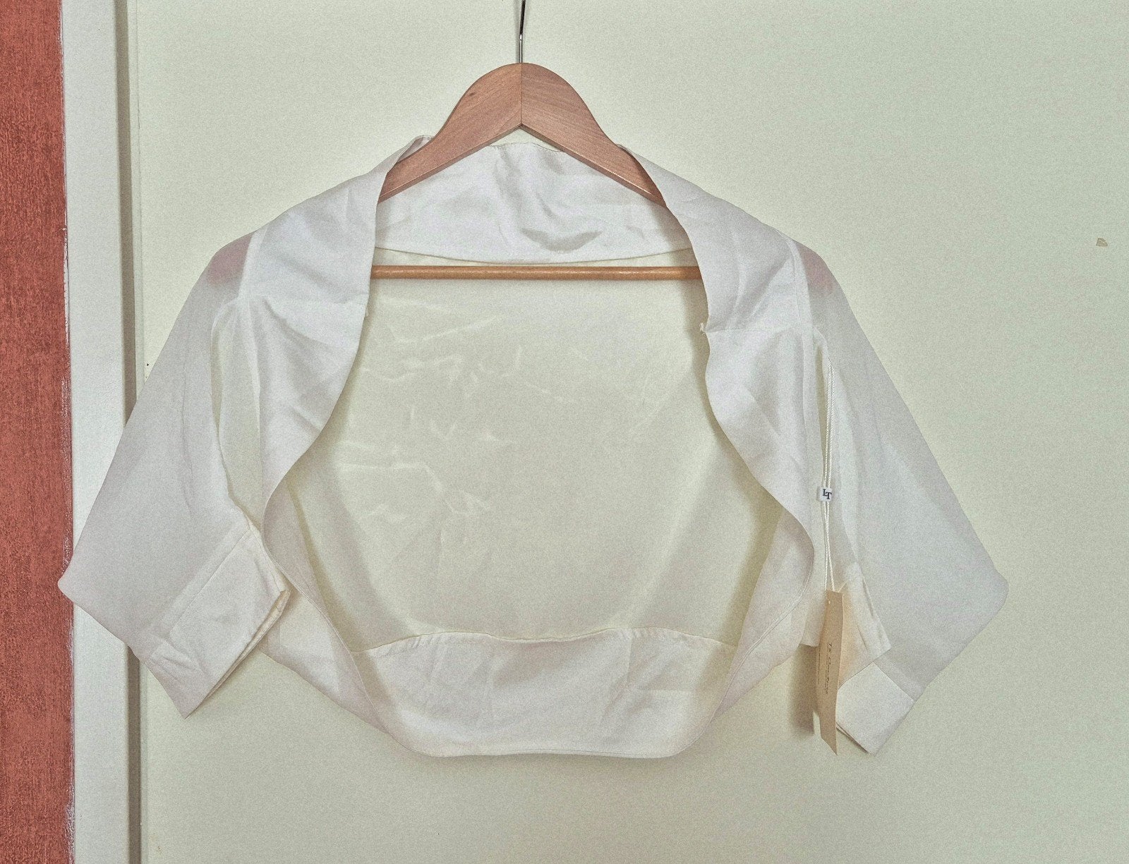 Nieuwe Off White Bolero Maat XS - Feestelijke Gelegenheid, Kleding | Dames, Ophalen of Verzenden, Nieuw, Beige, Accessoires
