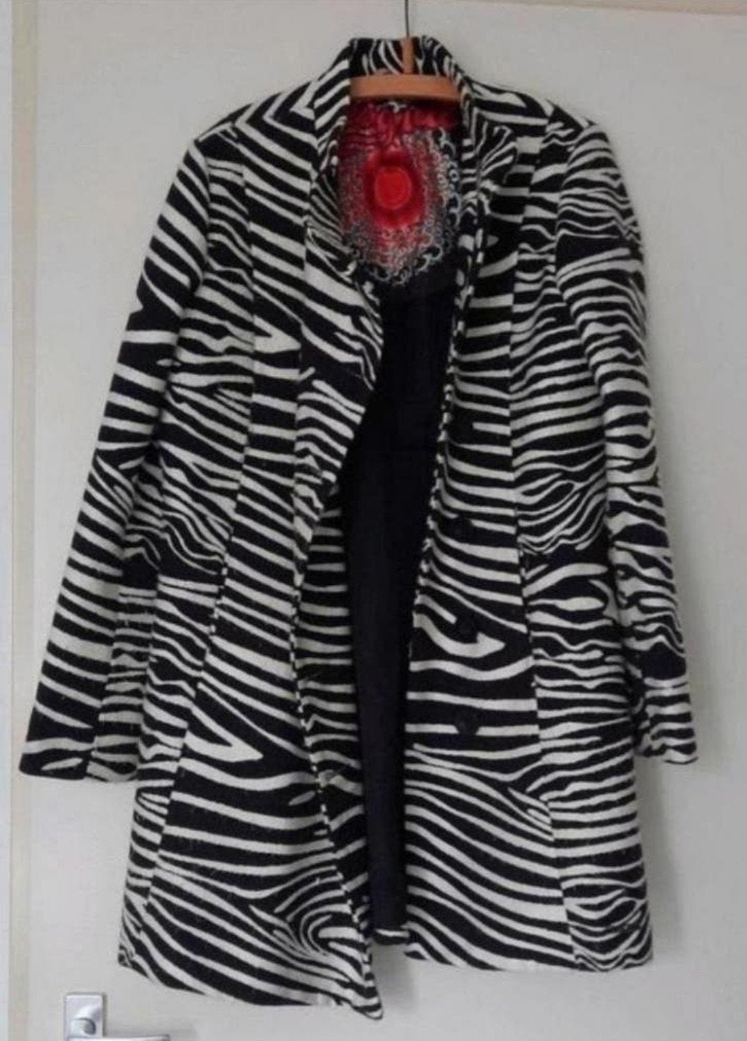 Jas mantel Desigual maat 44
Oksel tot oksel 51 cm
Oksel tot, Ophalen of Verzenden, Zo goed als nieuw, Maat 42/44 (L)