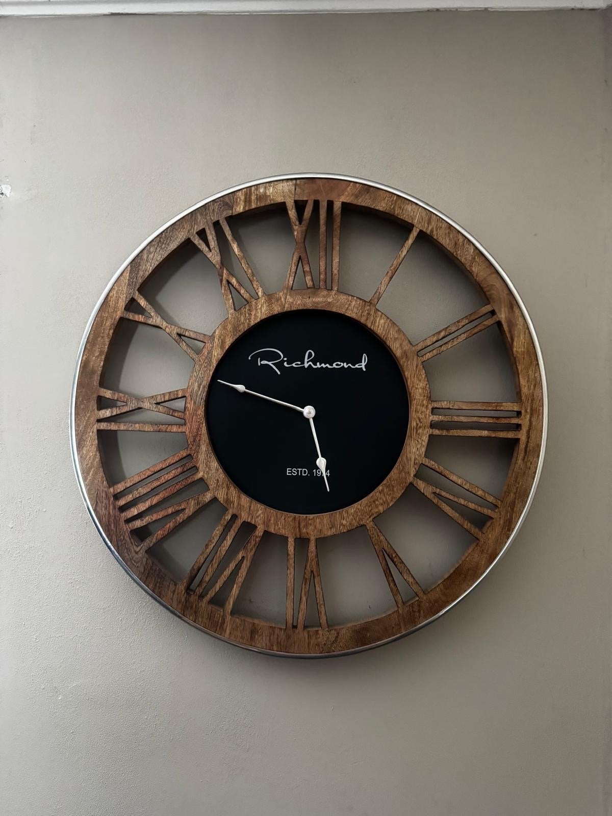 Richmond Klok - Stijlvolle Wandklok met Houten en Metalen De, Ophalen, Bruin, Analoog, Modern