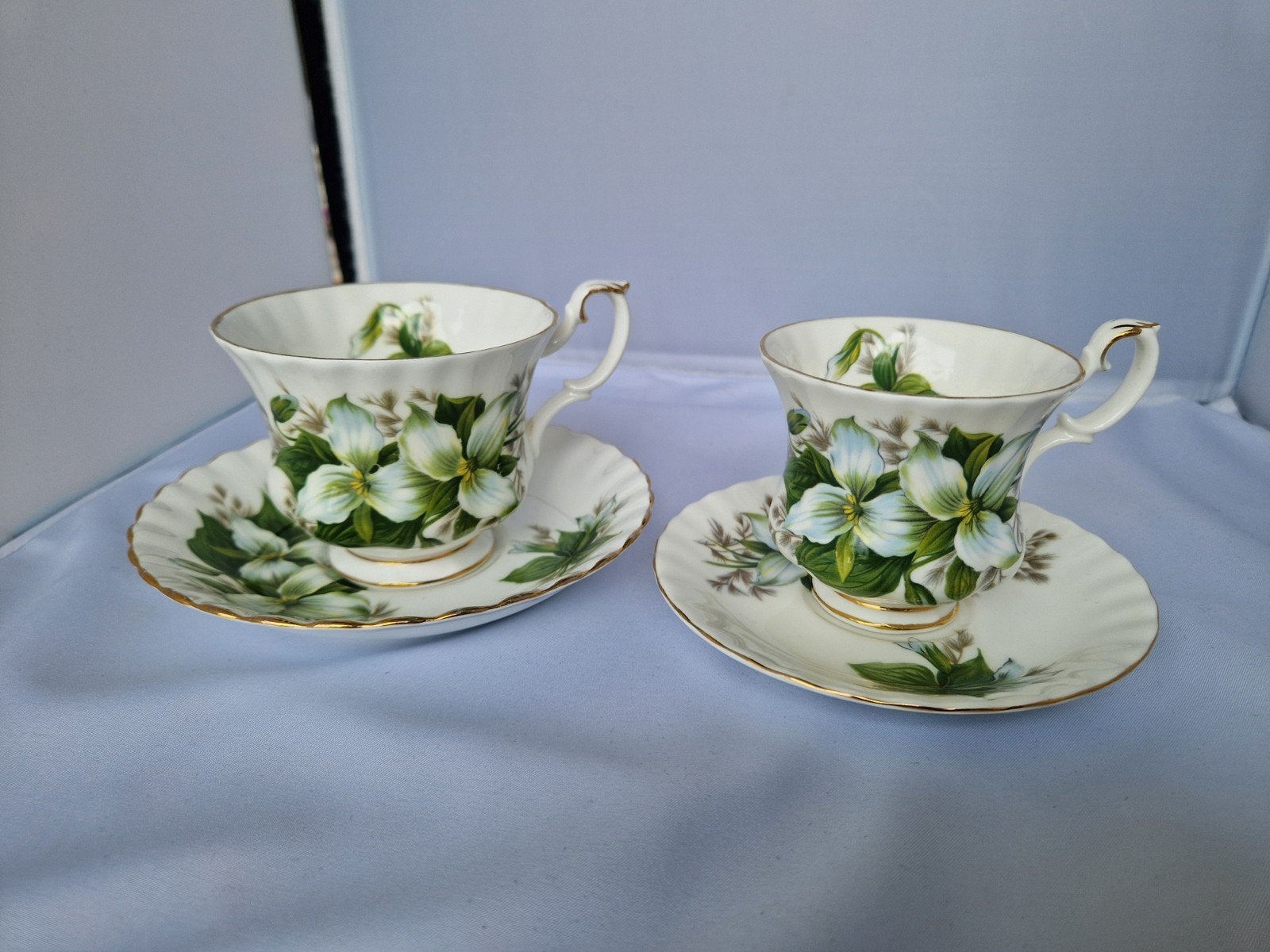 Royal Albert Bone China Trillium Kop en Schotel Set, Antiek en Kunst, Ophalen