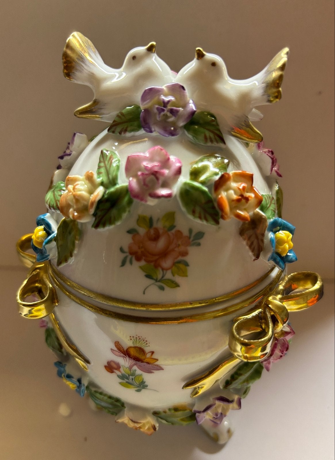 Prachtige Porseleinen Doos met Bloemen en Vogels, Antiek en Kunst, Verzenden
