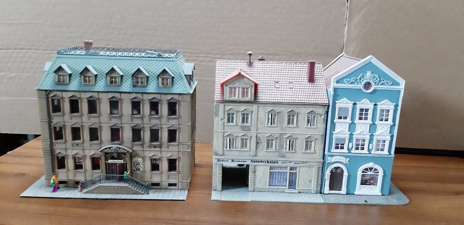 3 stadshuizen Pola/ Faller H0 (a), Hobby en Vrije tijd, Modeltreinen | H0, Ophalen of Verzenden, Gelijkstroom of Wisselstroom