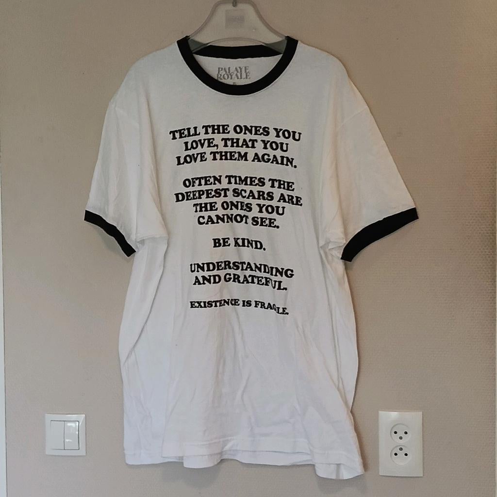 Palaye royale shirt maat xl loved ones, Kleding | Dames, Ophalen of Verzenden, Zo goed als nieuw, Maat 46/48 (XL) of groter, Korte mouw