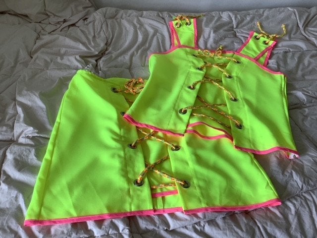 Nieuw Geel Set Maat 42, model 1099, Carnaval, Maat 42/44 (L), Nieuw, Ophalen of Verzenden