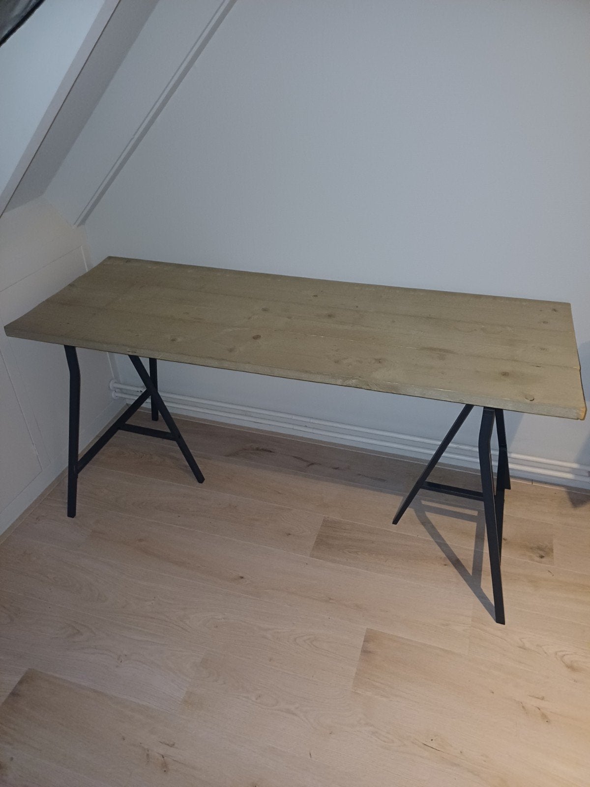 Steigerhouten tafel / bureau met schragen, Gebruikt, Industrieel, robuust, Tot twee personen, 50 tot 100 cm