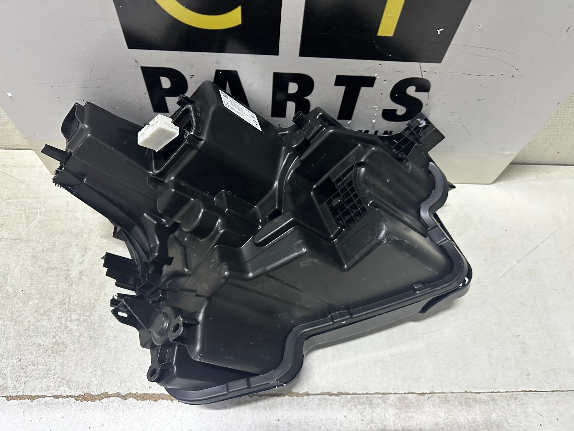 Foto 4 van Koplamp Tesla Model Y Juniper Full led 1918350-00-C links