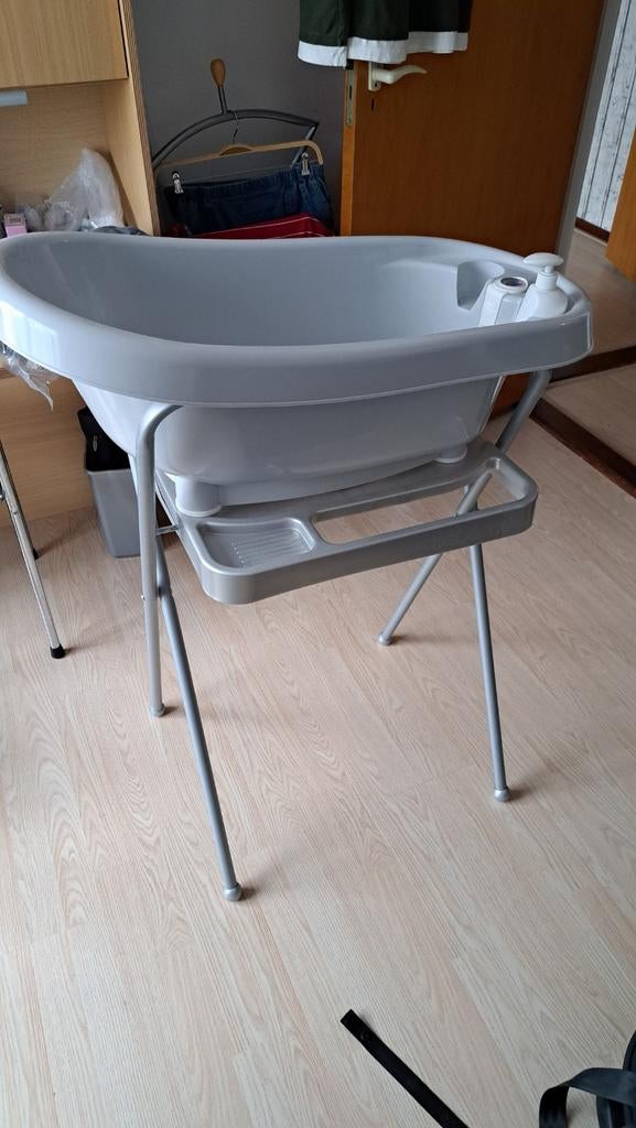 Bébé-jou Babybadje met standaard en thermometer, Ophalen of Verzenden, Zo goed als nieuw, Badje, Bébé-jou
