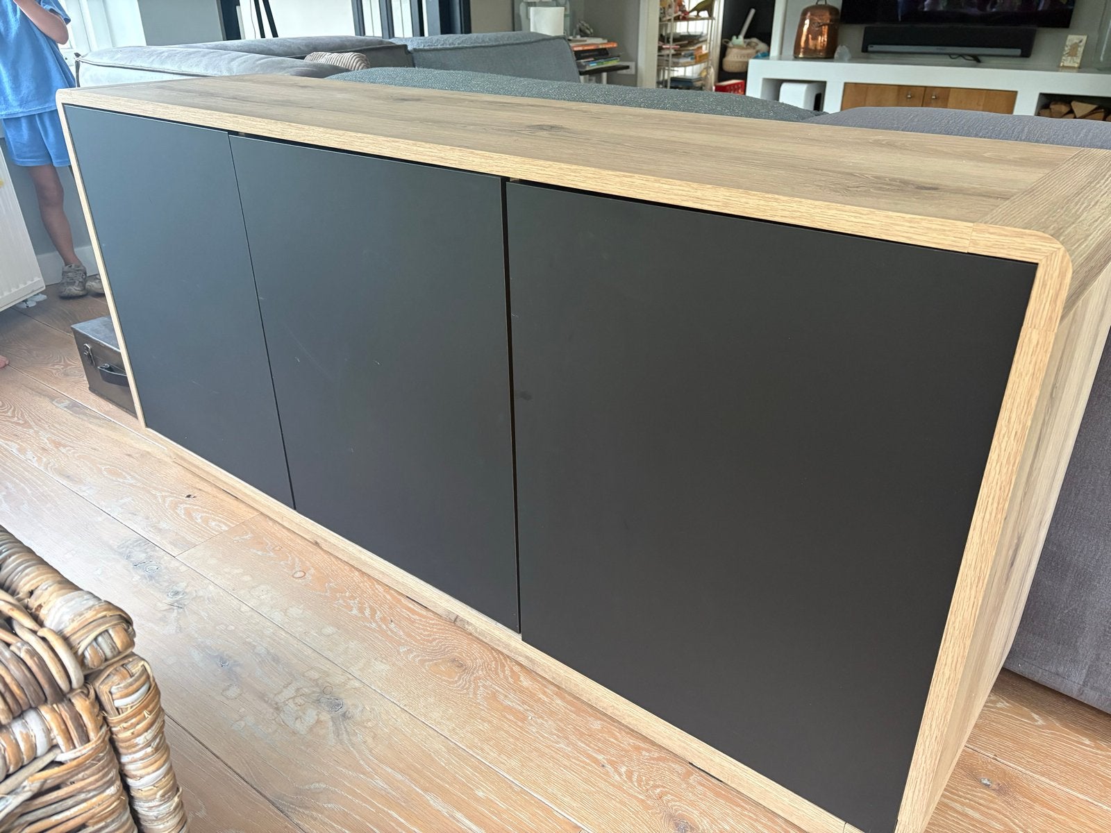 Meubella Dressoir Acuna - Mat Zwart/Eiken, Ophalen, 150 tot 200 cm, Eikenhout, Zo goed als nieuw