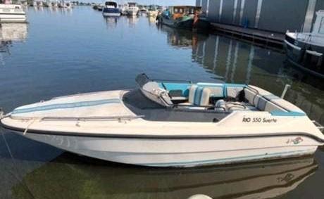 Rio suerte 6 persoons cabriolet speedboot, Ophalen