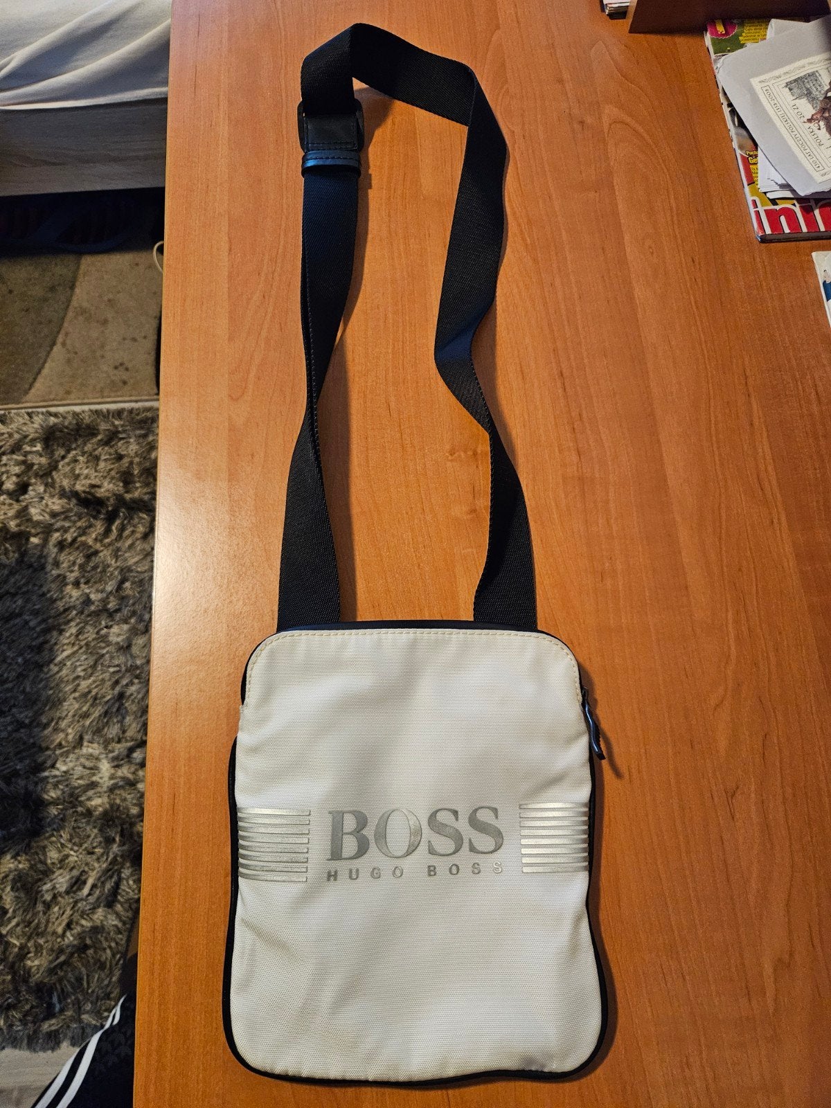 schoudertas Hugo Boss als nieuwe, Sieraden, Tassen en Uiterlijk, Tassen | Schoudertassen, Ophalen of Verzenden, Zo goed als nieuw