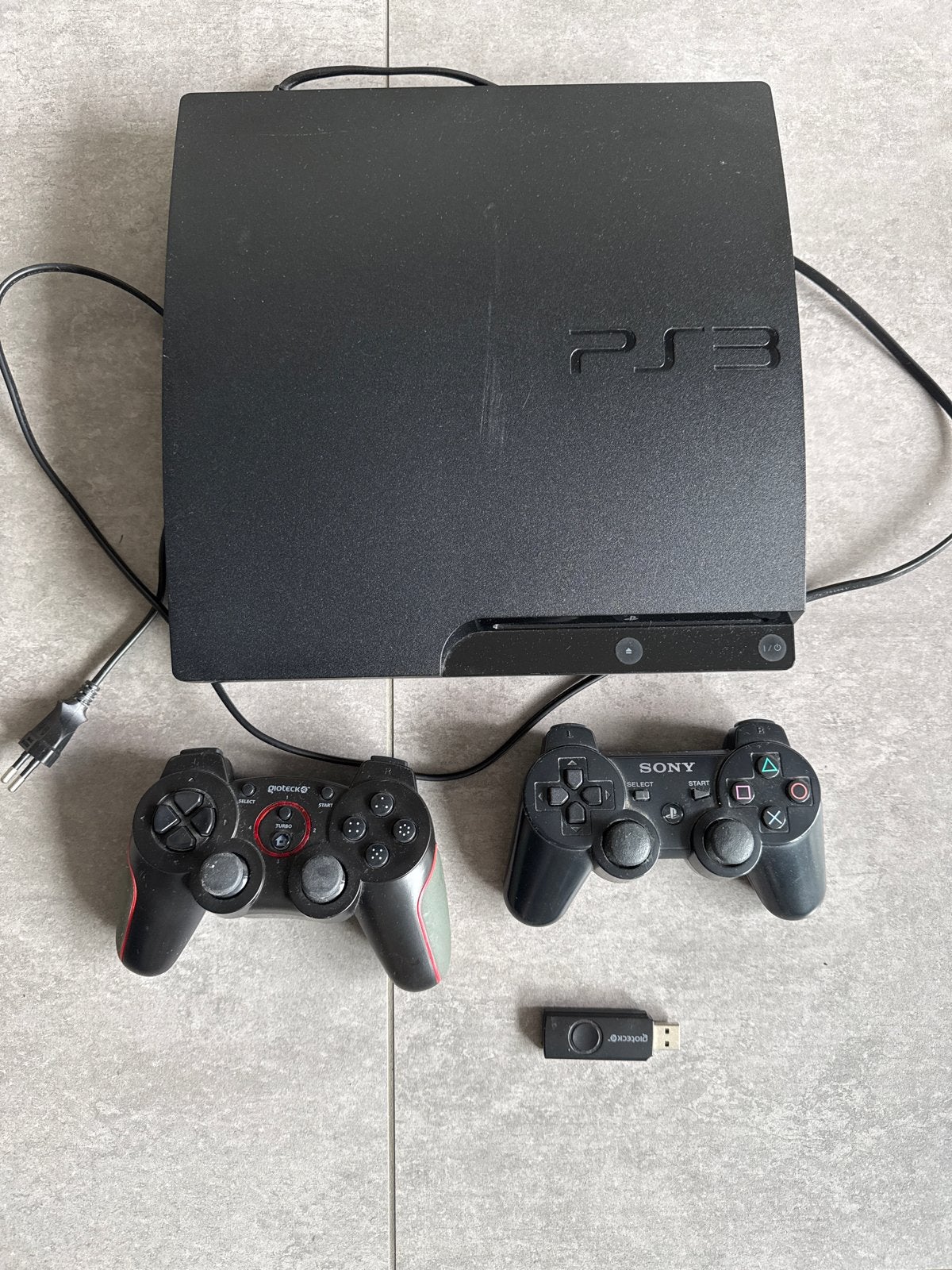 PlayStation 3 Slim met 7 games, 2 controllers en headset, Online, Gebruikt, Vanaf 18 jaar, Overige genres