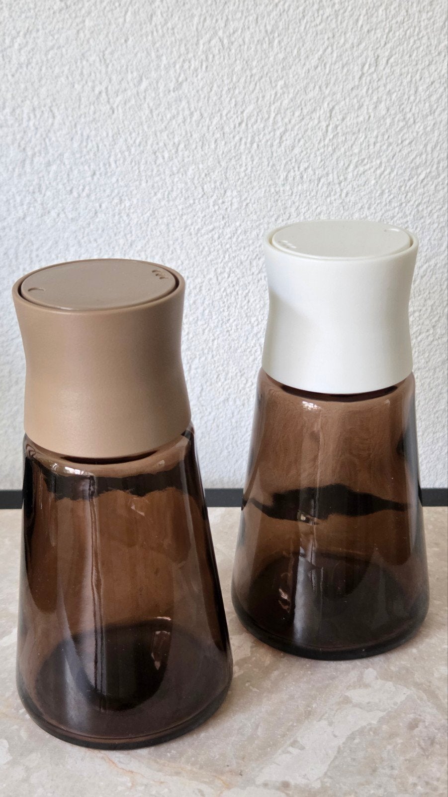 ZGAN! IKEA Olie & Azijnflesje! Bruin glas hoogte 12,5cm, Overige typen, IKEA, Ophalen of Verzenden, Zo goed als nieuw