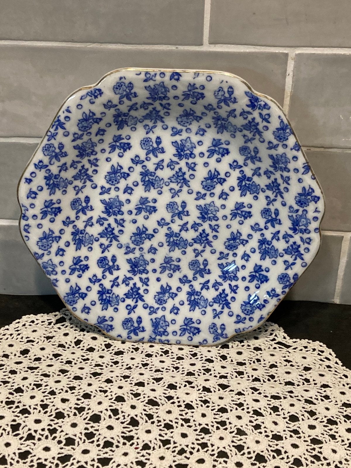 Schaaltje met blauwe bloemetjes (100326b), Gebruikt, Ophalen of Verzenden, Schaal of Schalen, Overige stijlen