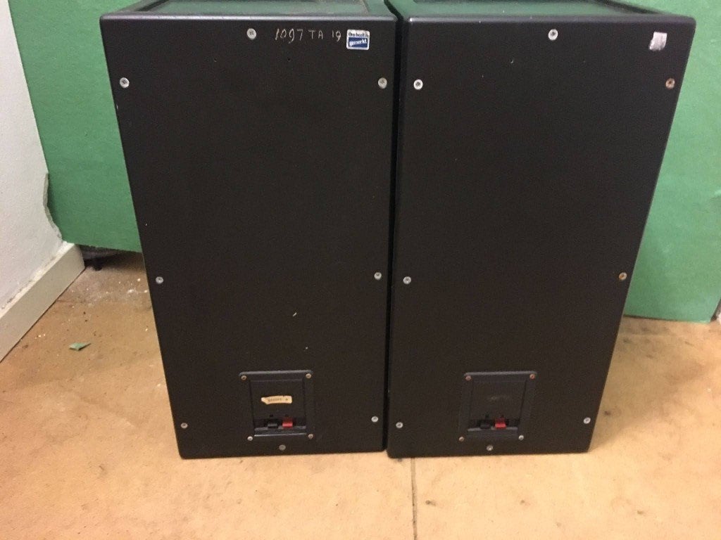 2 Akai goede boxen.